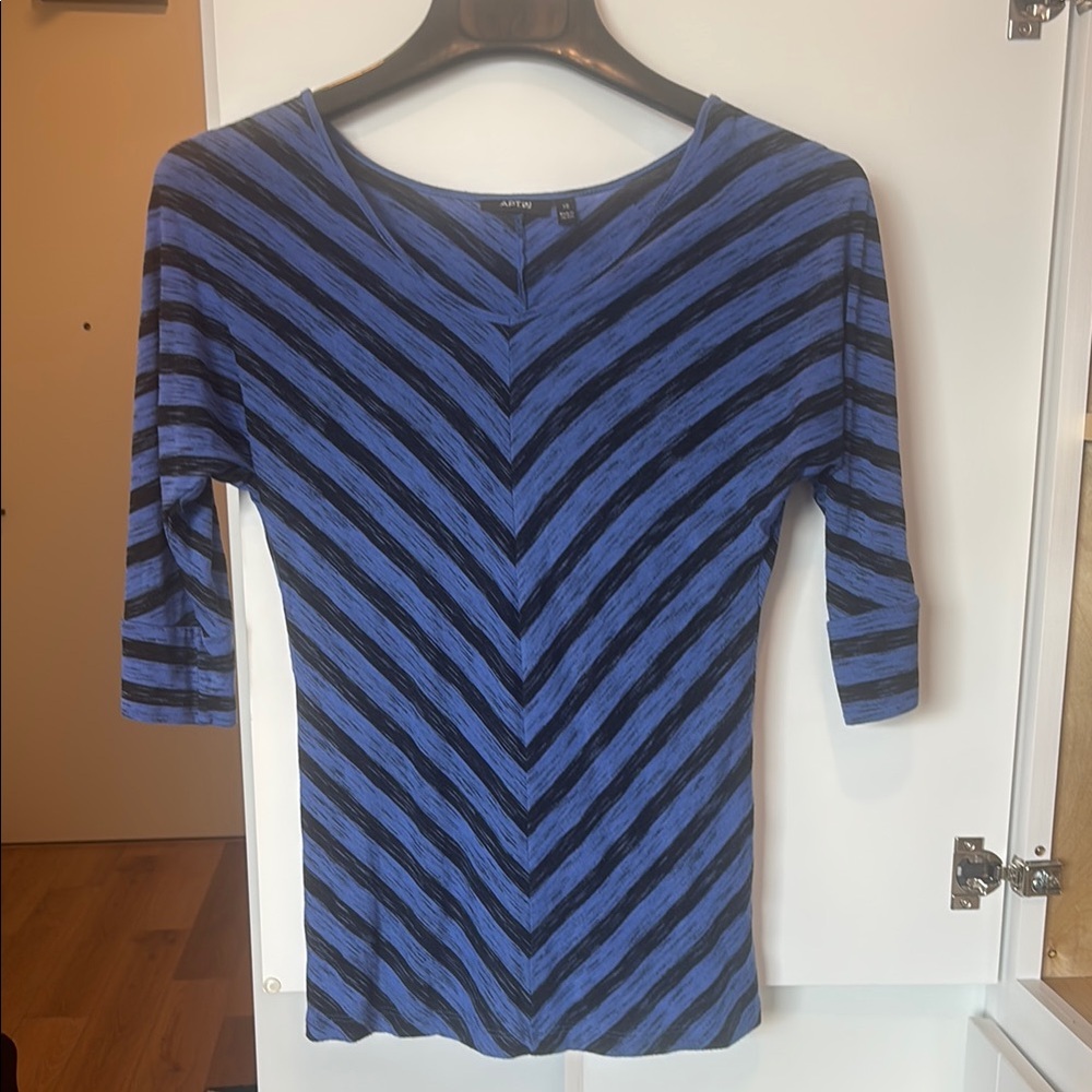 Apt. 9 Blue Chevron Pattern 3/4 Sleeve T-Shirt